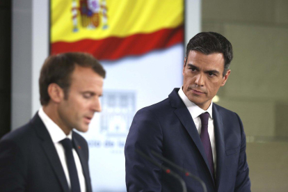 Pedro Sánchez y Emmanuel Macron durante la visita del presidente francés a España, el pasado julio.-DAVID CASTRO