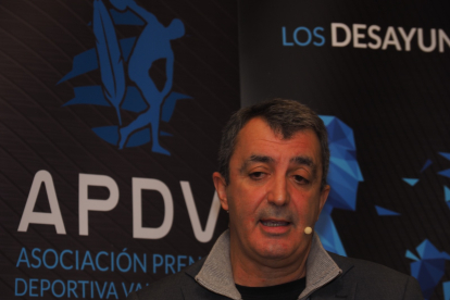 Javier Guillén durante Los Desayunos de la APDV en Valladolid . / M. GONZÁLEZ EGEA / APDV