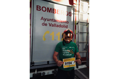 Una representación de los Bomberos de Valladolid participó en la marcha.- @BOMBEROSVLL