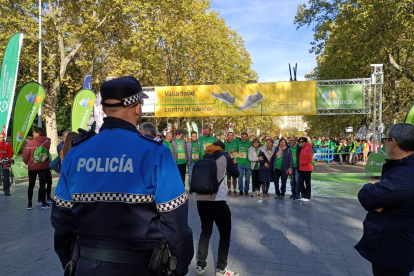Salida de la XI Marcha 'Valladolid contra el cáncer'.- @POLICÍAVLL