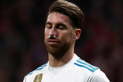 Ramos, con la cara ensangrentada el sábado en el Wanda.-REUTERS / JUAN MEDINA