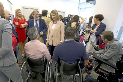 Alicia García ayer, junto a Pilar del Olmo y Francisco Sardón, en la inauguración de la nueva oficina de Predif-ICAL