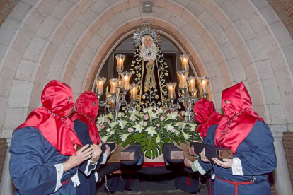 La Dolorosa de la Exaltación de la Cruz a la salida de la Iglesia del Carmen en las Delicias-Pablo Requejo