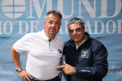 José Luis García, director comercial de El Capitán de Castilla S.L., y David Jambrina, gerente de MAC NAVY, en la caseta de Ferias de EL MUNDO./ PHOTOGENIC