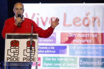 El candidato socialista a la Alcaldía de León, José Antonio Diez, participa en una fiesta-mitin de fin de campaña-Ical