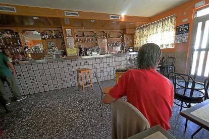 El bar en el que tuvo lugar el tiroteo en el municipio de Castrillo-Tejeriego.-MIGUEL ÁNGEL SANTOS / PHOTOGENIC