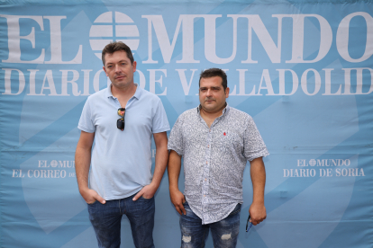 Eduardo Fernández y Jaime Fernández. Coofundadores de Plum TIC, en la caseta de Ferias de EL MUNDO./ PHOTOGENIC