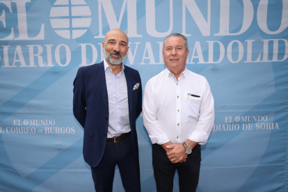 Francisco Manuel del Cura, director general de Fremap, con Donaciano Dujo Caminero, presidente de ASAJA en Castilla y León, en la caseta de Ferias de EL MUNDO./ PHOTOGENIC