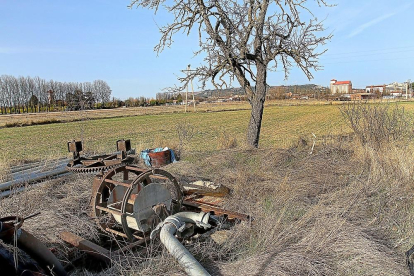 Antiguo pozo con noria que aún se utiliza en los alrededores de Palencia.-EL MUNDO