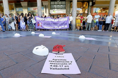 Imagen de archivo de una concentración en Valladolid por el asesinato de la pequeña Sara.-J. M. LOSTAU