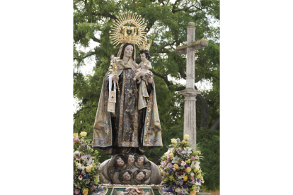 Procesión en honor a la Virgen de Carmen de Extramuros. Archivalladolid