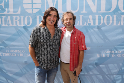 Nacho Vicente y Álvaro Arribas, de Xtrañas Producciones, en la caseta de Ferias de EL MUNDO./ PHOTOGENIC