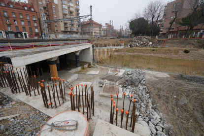 Últimos avances en las obras del paso subterráneo de la calle Panaderos.- E. M.