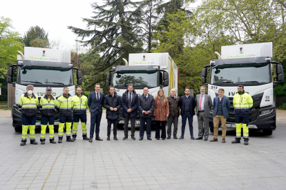 Entrega de seis camiones de recogida de residuos en Valladolid. - ICAL