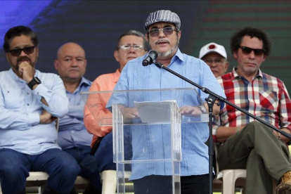 El líder de las FARC, Rodrigo Londoño, alias Timochenko, durante un acto el pasado 2 de julio en Buenavista, Colombia. /-AP / FERNANDO VERGARA