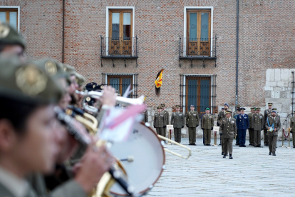 Como colofón a los actos del V centenario del inicio de la construcción del Palacio Real de Valladolid, la Cuarta Subinspección General del Ejército de Tierra organiza un arriado solemne de bandera.- ICAL