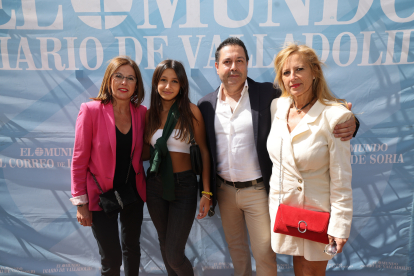 Mónica Merino, Ana Merino, Emilio Martínez y Elena Fernández, de AFR Instalaciones en la caseta de Ferias de EL MUNDO./ PHOTOGENIC