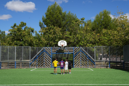 Zona deportiva en el espacio La Granja en el barrio Villa del Prado. -J.M. LOSTAU
