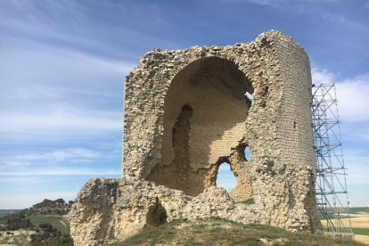 Restos de la torre del homenaje de Mota del Marqués. | HISPANIA NOSTRA