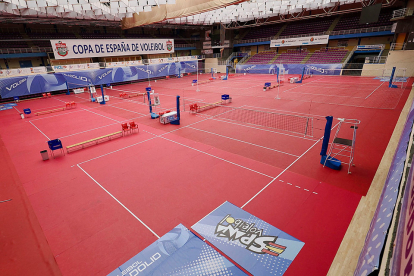 Imagen de la transformación del polideportivo Pisuerga adaptado a la Copa de España de voleibol. PHOTOGENIC