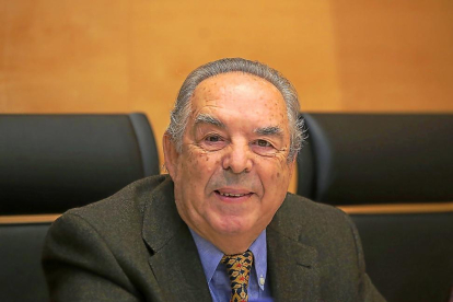 El experto en instituciones financieras, Avelino García Villarejo, ayer en la comisión de investigación sobre las cajas.-ICAL