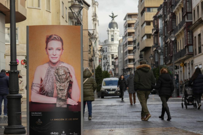 Foto en la calle Santiago de Cate Blanchett, que ganó el Premio Goya Internacional en 2022. -J.M. LOSTAU