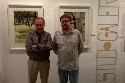 El galerista Mariano Olcese y el pintor Fernando Palacios en la muestra-EL MUNDO