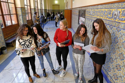 Estudiantes de la Facultad de Derecho de la Universidad de Valladolid.-J.M. LOSTAU