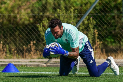 Roberto Jiménez en un entrenamiento de esta temporada. / RV. / I. SOLA
