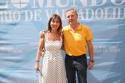 Pedro Tapis y Ana Isabel Hernanz, de AYP Asesores, en la caseta de Ferias de EL MUNDO./ PHOTOGENIC