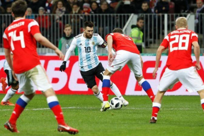 Messi, durante una acción del partido.-REUTERS / SERGEI KARPUKHIN