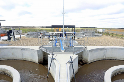 Tanques de agua de la depuradora de Olmedo, puesta en marcha en esta legislatura.-ICAL