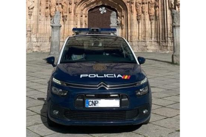 Foto de un coche de la Policía Nacional en San Pablo. - E. M.