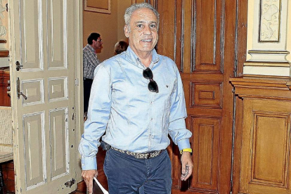 Jesús Presencio a su salida de la comisión de Medio Ambiente.-José C. Castillo