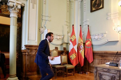 El alcalde de Valladolid, Óscar Puente, preside el Pleno Extraordinario-ICAL