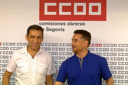 El secretario regional de CCOO, Vicente Andrés, ayer,  junto al secretario de CCOO en Segovia, Álex Blázquez.-ICAL