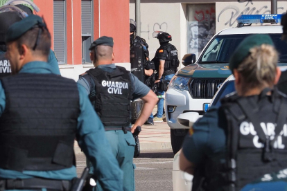 La Guardia Civil en Santovenia de Pisuerga tras el asesinato.- PHOTOGENIC