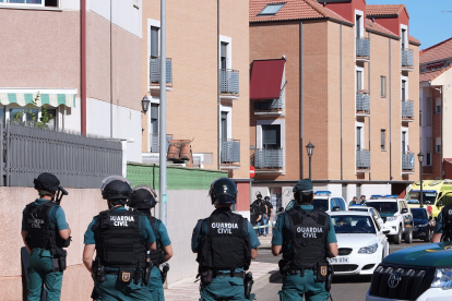 La Guardia Civil en Santovenia de Pisuerga tras el asesinato.- ICAL