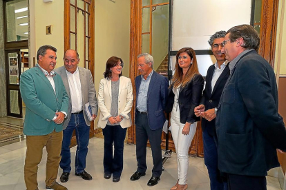 María Sánchez se reúne con los alcaldes de Arroyo de la Encomienda, La Cistérniga, Laguna de Duero, Zaratán y Simancas.-E.M.