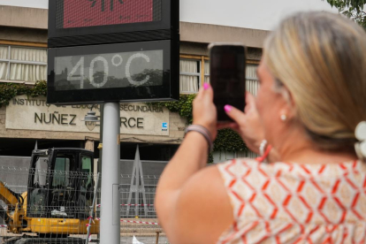 Termómetro en la Plaza de España de Valladolid con un registro de 40ºC. -J.M. LOSTAU