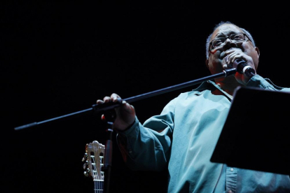 El cantautor cubano Pablo Milanés durante uno de sus conciertos.-ROBERTO CÁRDENAS