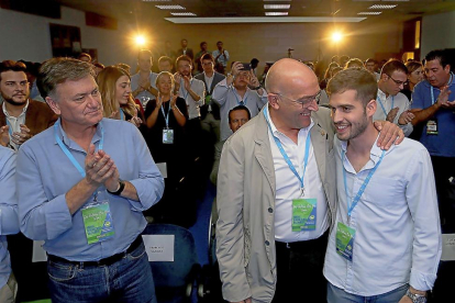 Vázquez, Carnero y Nieto, tras su reelección al frente de Nuevas Generaciones.-ICAL