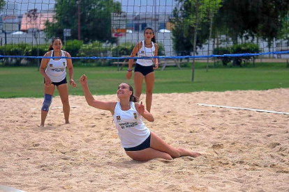 Final femenina del VI Torneo ‘Villa de Zaratán’ de Voley Playa.-E.M.