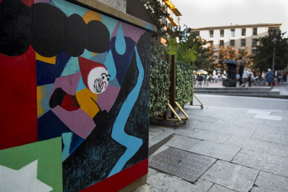 Mural 'Agua y Sal' de Rut Pedreño en la plaza Martí y Monsó. -RUT PEDREÑO
