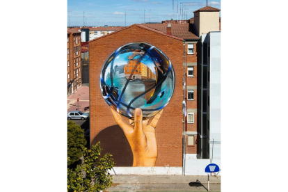 Mural 'Balance de balances' de Spok Brillor en la calle San Fernando con calle Olmo. -SPOK BRILLOR