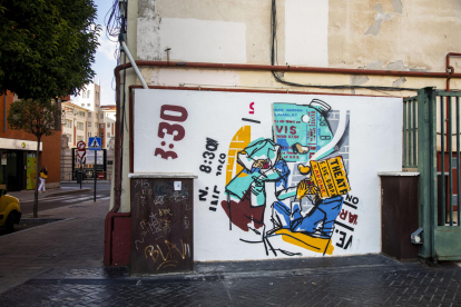Mural 'Cinco muñecos a pie de calle' de Kapone en la calle Simón Aranda, 13. -CREART