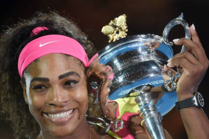 Serena Williams después de ganar a Maria Sharapova en el Abierto de Australia.-Foto: FILIP SINGER / EFE
