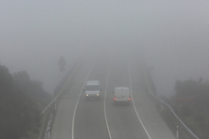 Intensa niebla en El Bierzo.-ICAL.