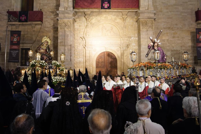 Procesión de El Encuentro de la Virgen de las Angustias y el Cristo Camino del Calvario.-J. M. LOSTAU
