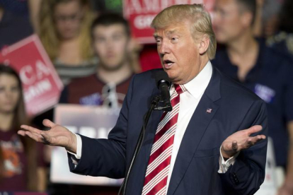 El candidato republicano, Donald Trump, blanco de Michael Moore en su nueva película.-AP / STEVE HELBER / AP